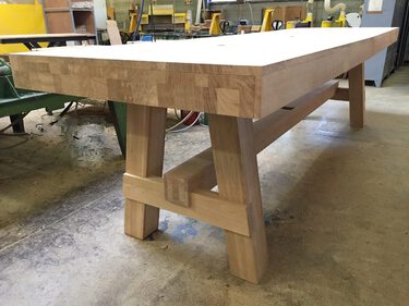 table de très grandes dimension avec bois de bout reconstitué