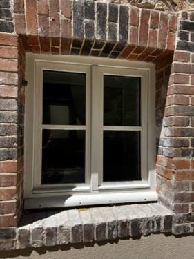 Fenêtre selectabois en eucalyptus prépeint, 2 vantaux